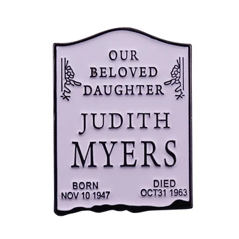 Брошка на надгробен камък Джудит Майърс е първата жертва на пропастта филм на ужасите за Хелоуин подарък
