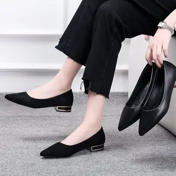 Фини дамски обувки от 2021 г., летни нови черни обувки с остър пръсти, на нисък ток, малки кожени обувки, професионална универсална работна дамски обувки